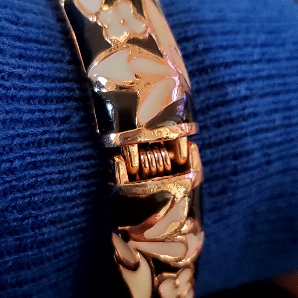 Cloisonne Hinged Signed Goldtone Floral Bangle Black & White Vintage 80s - Picture 9 of 12